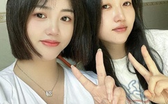 学渣坐在学霸巨龙上写作业